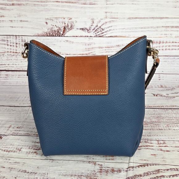 Dooney & Bourke Pebble Leather Turn lock Sac 30 Shoulder Bag Jeans Blue NWOT - Picture 4 of 14